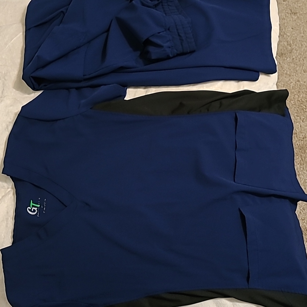 Gt womans scrubs size M